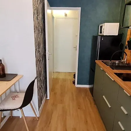 2 P 100 M De La Appartement Agde