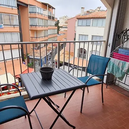 Appartement 2 P 100 M De La *